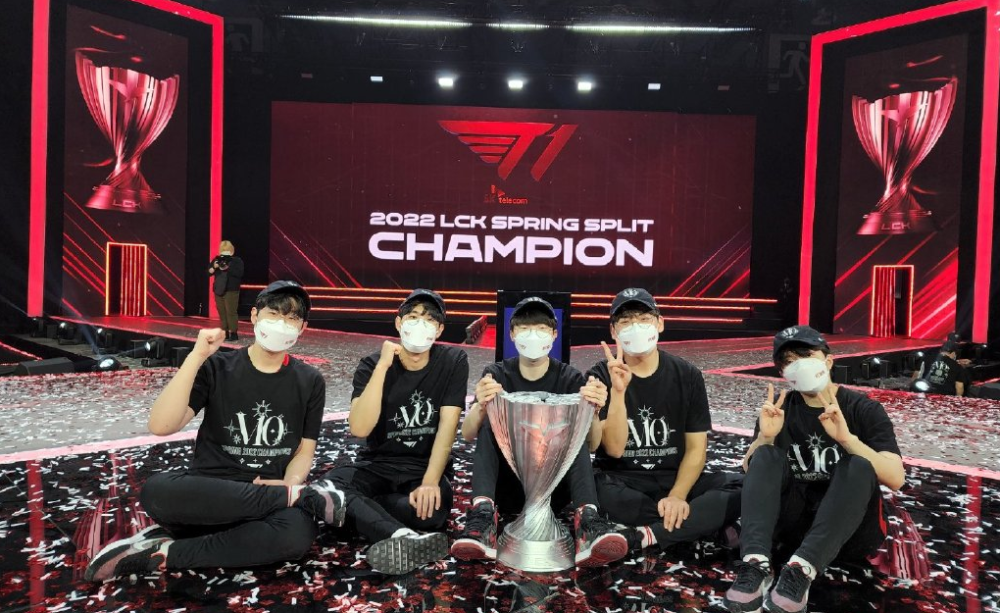 篮球场上继 篮球场上继