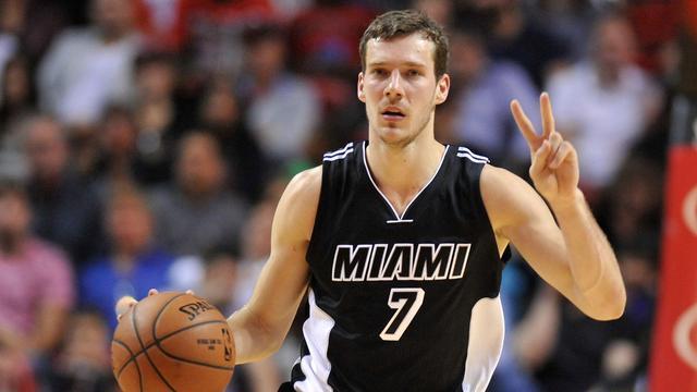 控制球场的 控制球场的